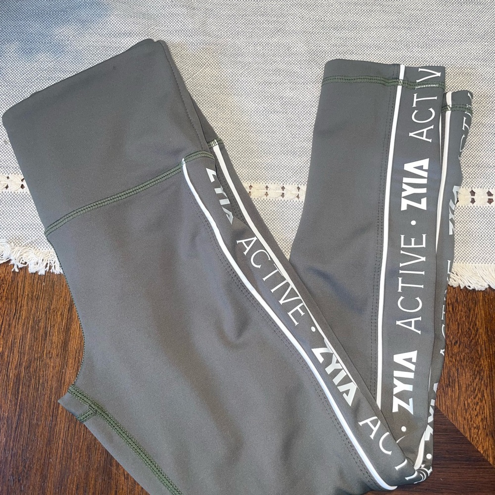 Zyia Active Olive Green Reflective Logo Stripe Leggings Women’s Size 0